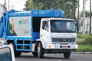 Prefeitura contrata novos caminhões para coleta de lixo