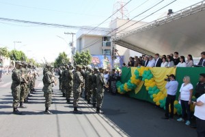 Desfile de 7 de setembro reúne centenas de pessoas em Araxá