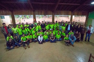 Prefeitura entrega uniformes para adolescentes do Pequeno Jardineiro