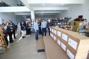 Biblioteca Municipal recebe livros doados pelo idealizador do Fliaraxá