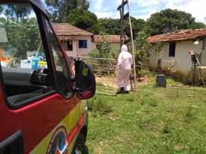 Bombeiros de Araxá atendem vítima de suspeita de Covid-19 na zona rural