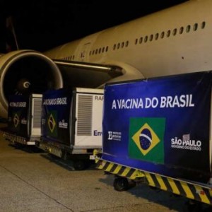 Brasil recebe novos insumos para a produção de 8,6 milhões de doses da CoronaVac