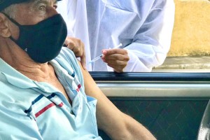 Idosos de 70 a 74 anos vão receber a 2ª dose da vacina contra Covid-19