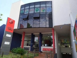 Cultura Inglesa Araxá aprimora tecnologia com upgrade nas aulas híbridas