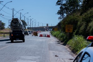 Trânsito na Hitalo Ros já funciona em meia pista