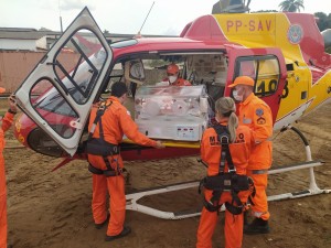 Helicóptero do Corpo de Bombeiros transporta recém-nascido para UTI Neonatal de Uberaba