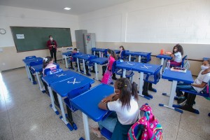 Escolas iniciam segundo semestre com aulas presenciais