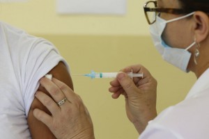 Araxá vacina pessoas a partir de 19 anos contra a Covid