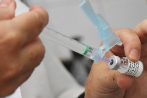 Araxá vacina adolescentes entre 12 e 13 anos