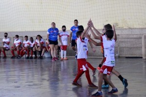 Garotada participa de escolinha de futebol no São Geraldo
