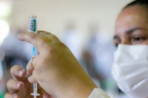 Saúde convoca população de 12 a 59 anos para vacina monovalente contra a Covid-19
