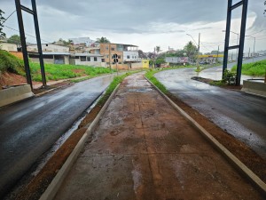 Passagem de veículos por baixo do viaduto está liberada