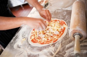 Curso gratuito de Pizzaiolo e Panificação para jovens