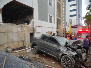 Motorista sofre mal súbito e se envolve em acidente em shopping de Araxá