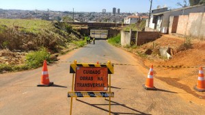 Viaduto do bairro São Domingos interditado para obras