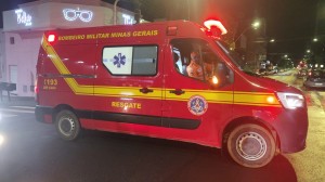 Corpo de Bombeiros socorre motociclista no Centro