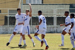 Dínamo vence no Sub-15 e assume liderança do Campeonato Mineiro
