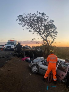 Acidente na Br-262 envolve caminhão e outros três veículos