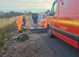 Pai e filho ficam feridos após serem atingidos por carreta na BR-146, em Araxá