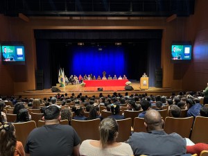 Mais de 300 alunos participam da formatura do PROERD
