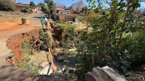 Prefeitura inicia obra definitiva para eliminar erosão na rua Romeu Castro Alves