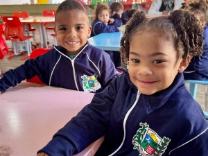 Prefeitura de Araxá inicia entrega de uniformes escolares da rede municipal