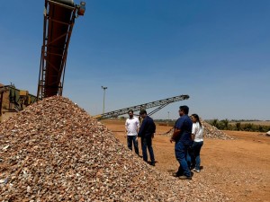 Prefeitura discute novas alternativas para destinação do lixo urbano