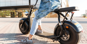 Prefeitura de Araxá orienta sobre novas regras para motos e scooters elétricas