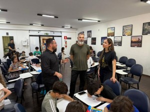 FestNatal 2025: Livro escrito por crianças comemora os 160 anos de Araxá