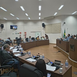 Legislativo araxaense aprova três Projetos de Lei e debate moradia, saúde e segurança