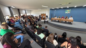 Prefeitura empossa 76 novos aprovados no concurso da Secretaria de Educação
