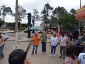 Ato pacífico cobra explicações sobre data de pagamento do 14º salário em Araxá