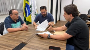 Prefeitura protocola proposta de reajuste salarial e aumento do vale-alimentação dos servidores