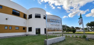Prefeitura de Araxá antecipa primeira parcela do 13º salário dos servidores municipais