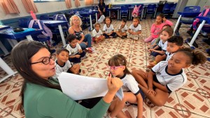 Agosto Lilás leva prevenção à violência e segurança digital para dentro das escolas de Araxá