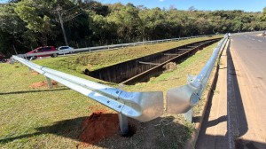Parceria público-privada viabiliza instalação de guard rails na Av. Dâmaso Drummond