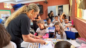 Projeto Escola Mágica capacita educadores e realiza oficinas com alunos da rede municipal