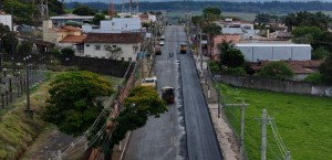Recapeamento avança na Avenida do Comboio